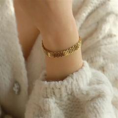 Beatrix Bracelet – Elegance in Every Detail